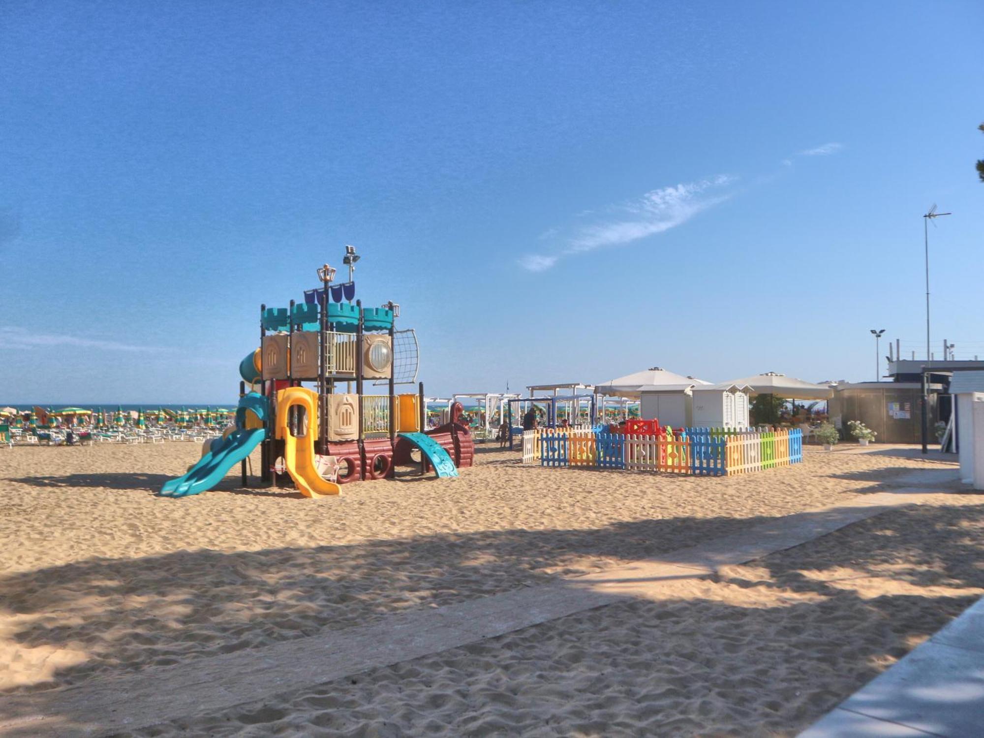 Viviana Appartement Lignano Sabbiadoro Buitenkant foto